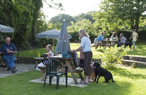 Zeals Hotel | The White Lion Inn