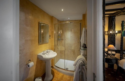 Henley-in-Arden Hotel | The White Swan Hotel Bar & Restaurant