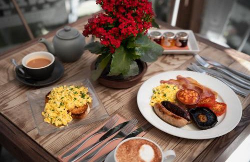 Henley-in-Arden Hotel | The White Swan Hotel Bar & Restaurant