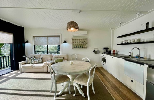 Omiha Cabaña | THE WINEMAKERS COTTAGE | Coast & Country | WINTER DEAL - Stay for 3, Pay for 2