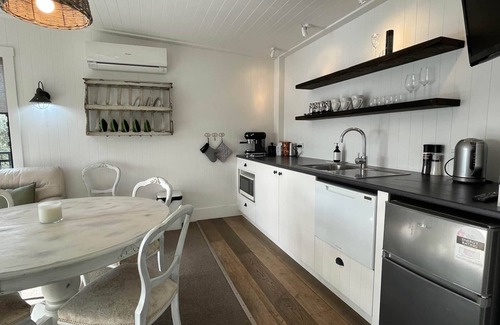 Omiha Cabaña | THE WINEMAKERS COTTAGE | Coast & Country | WINTER DEAL - Stay for 3, Pay for 2