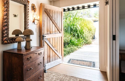 Omiha Cabaña | THE WINEMAKERS COTTAGE | Coast & Country | WINTER DEAL - Stay for 3, Pay for 2