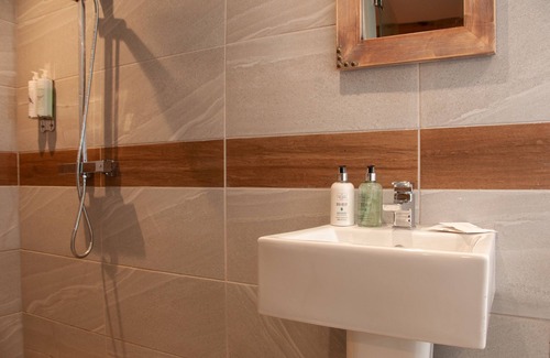 Lingfield Hotel | The Wiremill