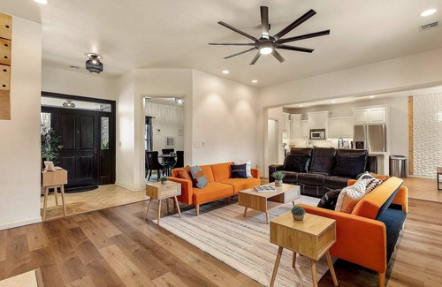 Catoosa Casa | The Woodbriar, close to Hard Rock Casino, downtown Tulsa/BOK + patio w/fire pit