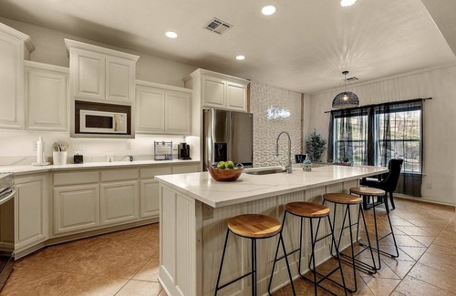 Catoosa Casa | The Woodbriar, close to Hard Rock Casino, downtown Tulsa/BOK + patio w/fire pit