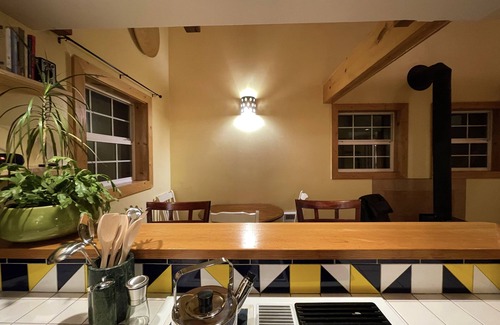 Anacortes Casa | The Woodpecker Cabin on Guemes Island with Hot Tub!