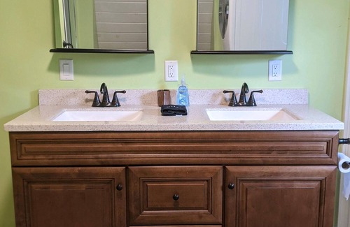 Gansevoort Apartamento | The Yay Frame- KING BED, HOT TUB/ SAUNA, FOOSBALL, PETS/KIDS