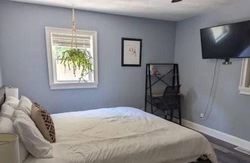 Gansevoort Apartamento | The Yay Frame- KING BED, HOT TUB/ SAUNA, FOOSBALL, PETS/KIDS