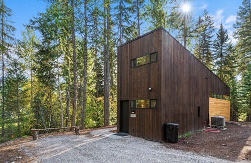 Lakeside Cabina | The Yellowstone at Stoner Creek Cabins