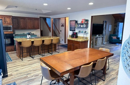 Spearfish Casa | Gran casa encantadora para grupos y entretenimiento con juegos de arcade.