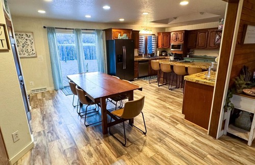 Spearfish Casa | Gran casa encantadora para grupos y entretenimiento con juegos de arcade.