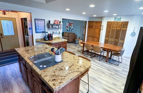 Spearfish Casa | Gran casa encantadora para grupos y entretenimiento con juegos de arcade.