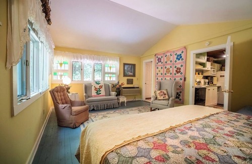 Clarkesville Cabina | Theda Mae's Sunflower Suite-#1
