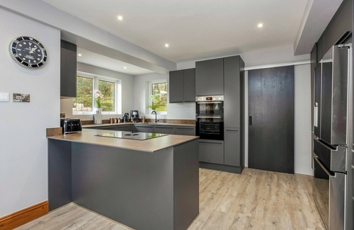 Torquay Cabaña | There are too many facilities at Cliff Lodge to list… from pool to hot tub.