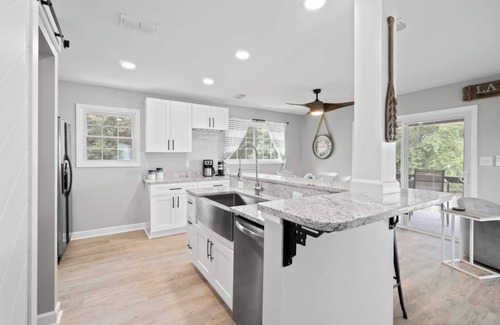 Claremont Cabaña | This cottage is a 2 bedroom(s), 1 bathrooms, located in Claremont, NC.