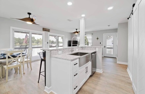 Claremont Cabaña | This cottage is a 2 bedroom(s), 1 bathrooms, located in Claremont, NC.