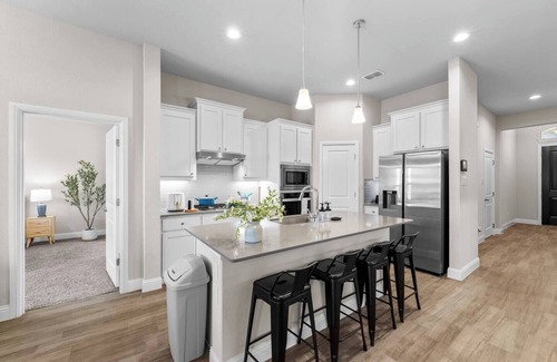 Keller Casa | This house is a 2 bedroom(s), 2 bathrooms, located in Fort Worth, TX.