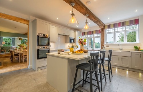 Pakenham Casa | This magnificent Grade II listed farmhouse dating from the 17th century sits proudly within 500 acre