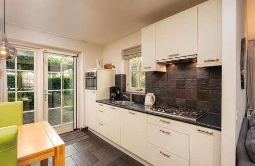 Wierden Casa | This very comfortable villa for 6 persons is located on the vacation complex Buitengoed Het Lageveld, in a beautiful wooded area near Almelo and Enschede.