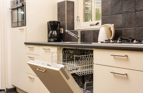 Wierden Casa | This very comfortable villa for 6 persons is located on the vacation complex Buitengoed Het Lageveld, in a beautiful wooded area near Almelo and Enschede.