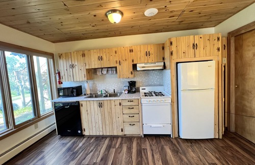 Grand Marais Hotel | Thomsonite Beach Inn