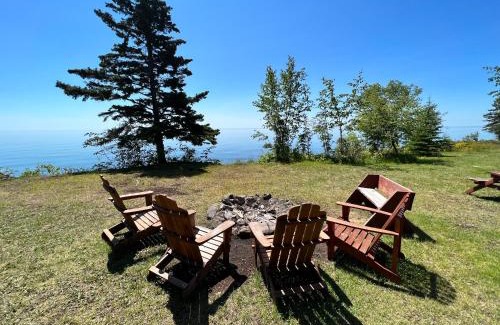 Grand Marais Hotel | Thomsonite Inn on Lake Superior