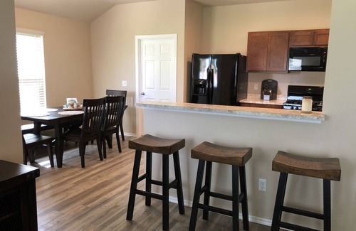 Newcastle Casa | Casa de tres habitaciones en un vecindario tranquilo pero cerca de OK City y Norman