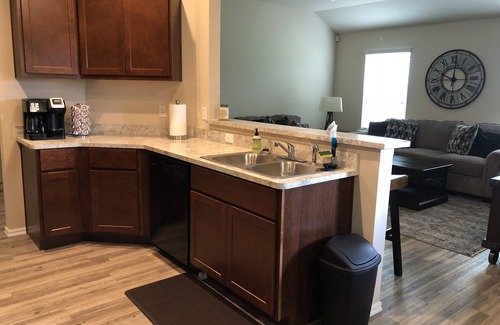 Newcastle Casa | Casa de tres habitaciones en un vecindario tranquilo pero cerca de OK City y Norman