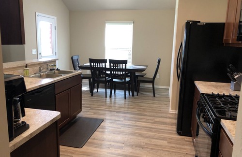 Newcastle Casa | Casa de tres habitaciones en un vecindario tranquilo pero cerca de OK City y Norman