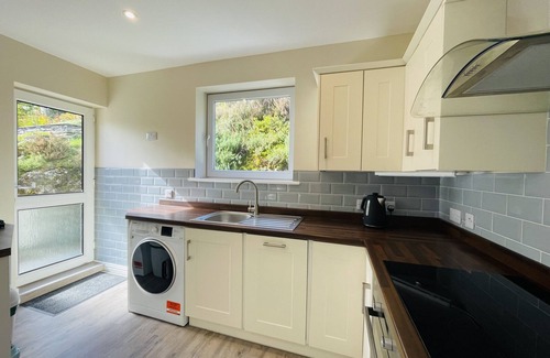 Braithwaite Cabaña | Three Peaks - a bungalow that sleeps 6 guests in 3 bedrooms