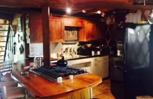 Pilot Casa | Three-story Blue Ridge Yurt getaway