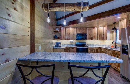 Lewisville Cabaña | Thunder Hill Retreat - Spacious/Deck/Hot tub