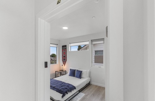 Capitol Hill Casa | Tides of Seasmoke Suite