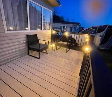 Swarland Villa | Tigers Wood - 2 bed hot tub lodge with free golf, NO BUGGY