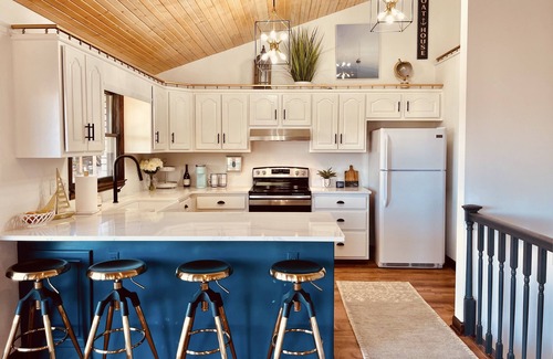 Winchester Cabina | ☀️Tims Ford Bliss☀️ amazing Lakefront views, private Dock, Beach, Firepit, Fun!!