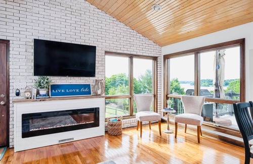 Winchester Cabina | ☀️Tims Ford Bliss☀️ amazing Lakefront views, private Dock, Beach, Firepit, Fun!!