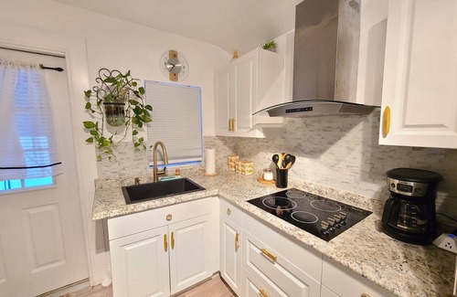 Longwood Cabaña | Tiny Hidden Cottage