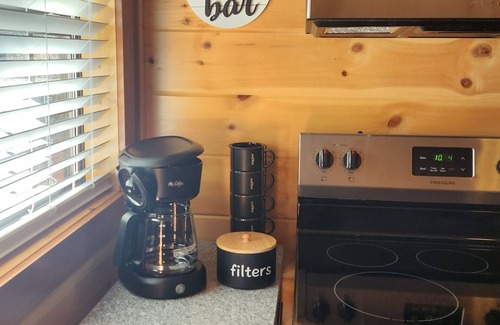 Bryson City Cabina | Tiny Hideaway Cabin mins. from Downtown Bryson City and Deep Creek National Park