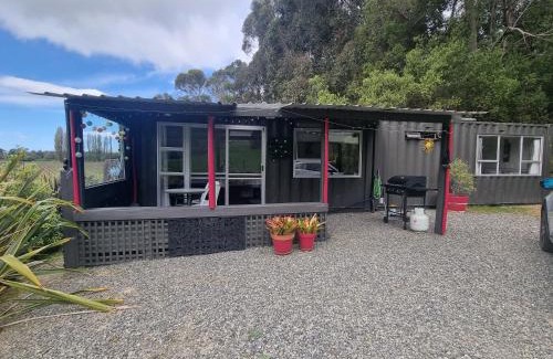 Tuamarina Apartamento | Tiny Home Container house Above the Vines