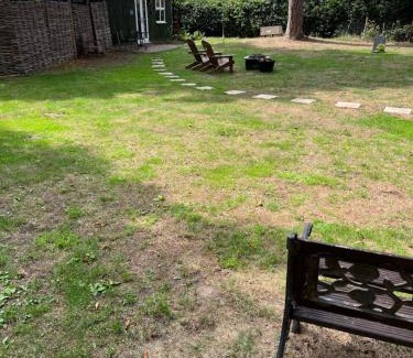 East Drayton Chalet De Esquí | Tiny home in Grade 1 listed church garden