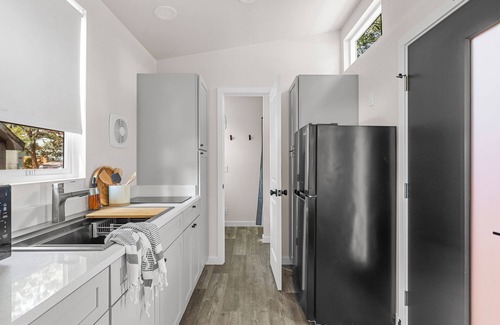 Dunsmuir Casa | Tiny Home - (Sage)