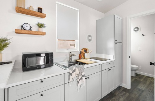 Dunsmuir Casa | Tiny Home - (Sage)