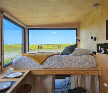 Annouville-Vilmesnil Chalet De Esquí | Tiny House La Cavalerie, au milieu des chevaux !