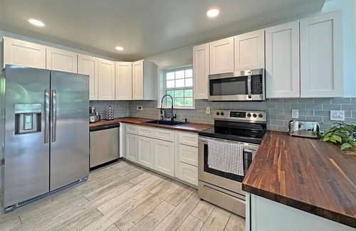 Batesville Casa | Tiny Luxury Cabin Retreat On White River