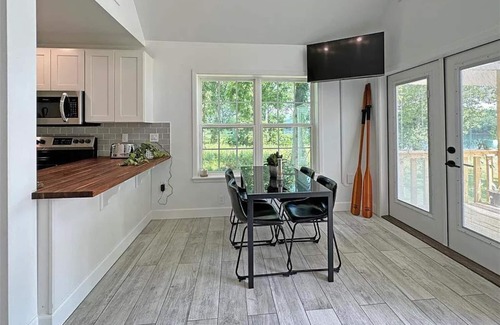 Batesville Casa | Tiny Luxury Cabin Retreat On White River