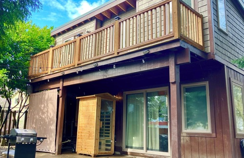 Haller Lake Cabaña | Tiny Mansion - Seattle! Make this Cozy, Custom Cottage your Seattle Summer Home!