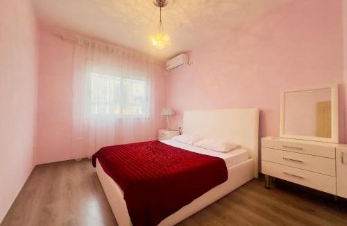 Tirana Apartamento | Tirana - GGpremiumstays ApartHotel - Double bedroom city center apartment - Airport shuttle - Private parking