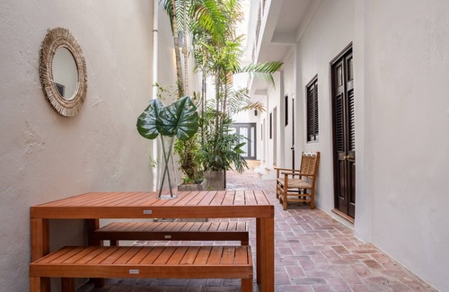 Old San Juan Chalet De Esquí | Tizol Historic Building: 8BR in Old San Juan