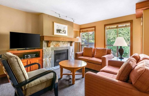 Upper Village Complejo | tnLuxurious 2 bedroom family aptt. in a ski resort Whistler BC - upper village