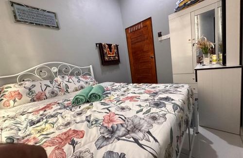 Tanah Merah Casa | Tok Wan's Studio Homestay